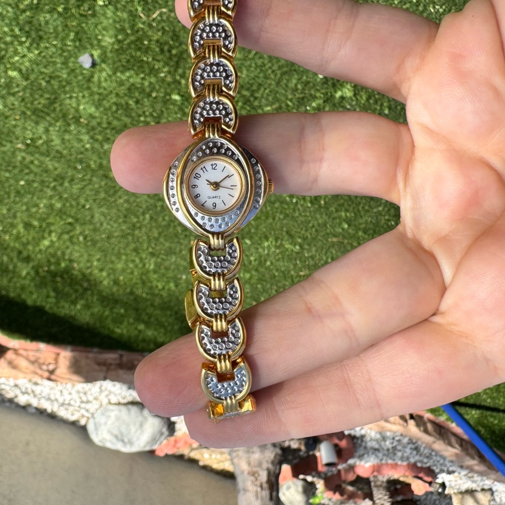 Vintage two tone ladies wrist watch quartz